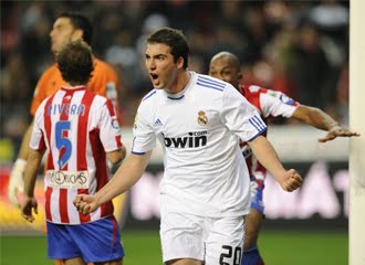 Higuaín salva al Madrid ( Sporting 0-1 Real Madrid ) Higuaín salva al Madrid ( Sporting 0-1 Real Madrid )