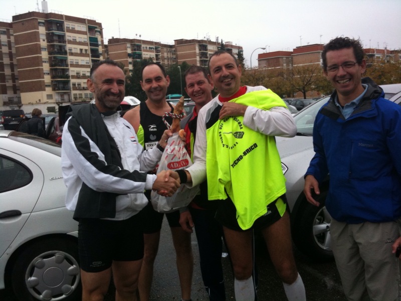 [Entrega+jamón+amigos+coche+escoba.jpg]