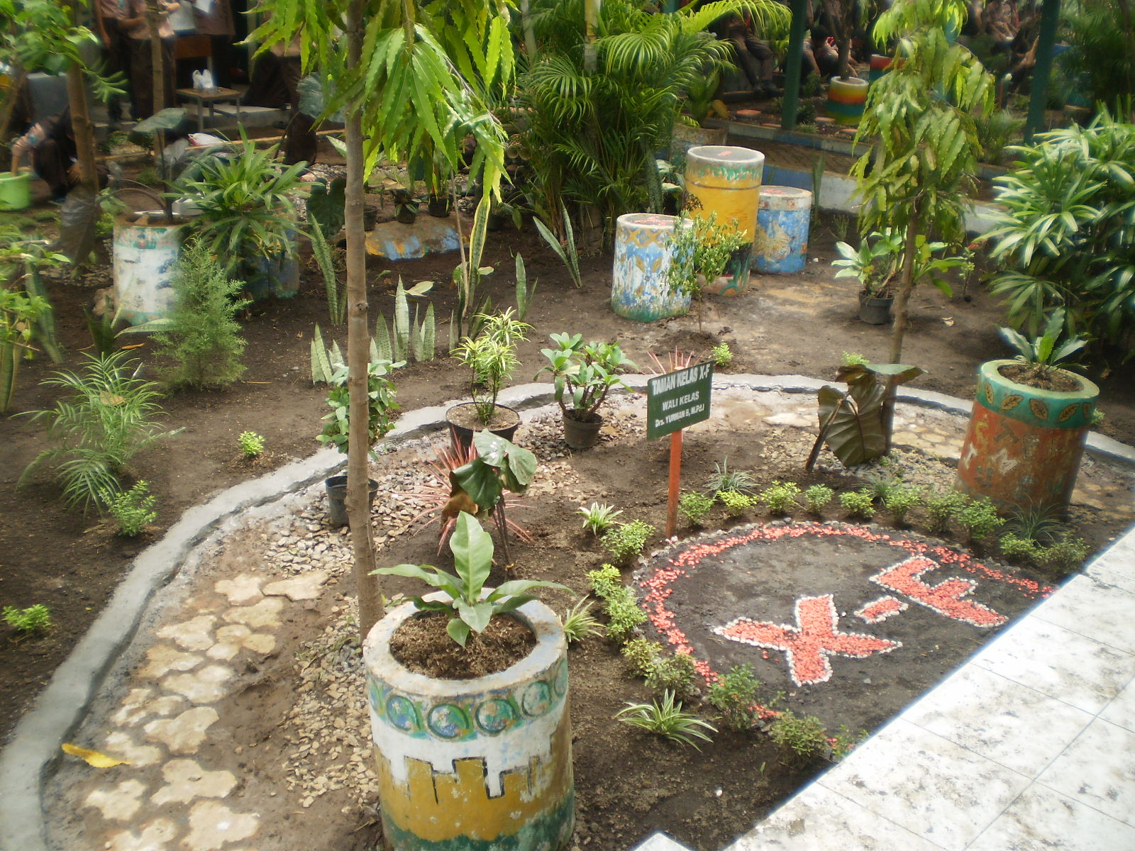 Go Green Dekorasi Taman Kelas SMA Negeri 1 Bangil