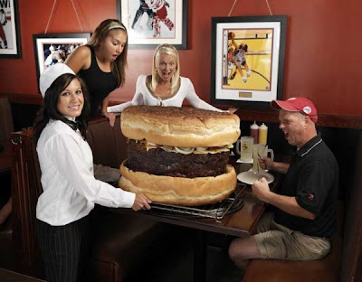 Largest-hamburger-commercially-available-600x468.jpg