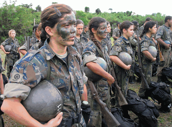16-ian-Female-Soldiers-600x445.gif