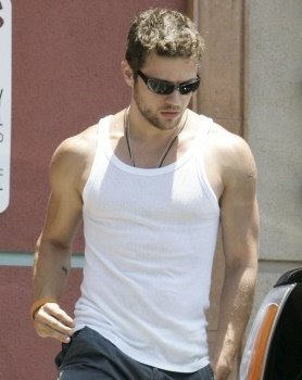 [ryan_phillippe_061807_04+(1).jpg]