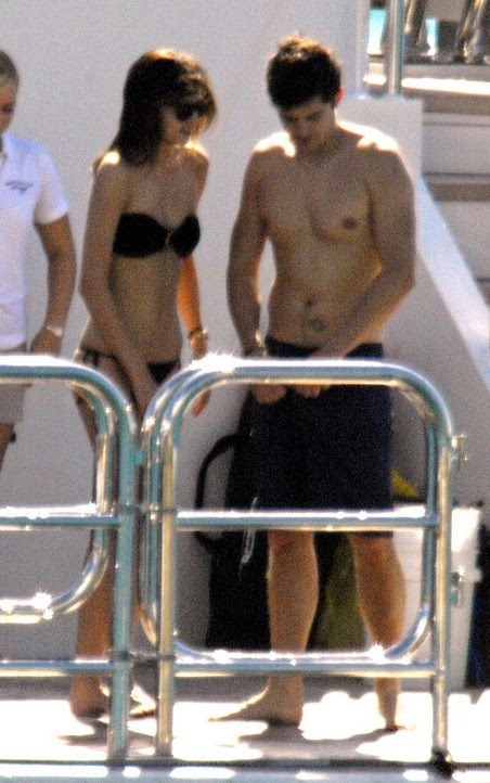 [gallery_main-jason-statham-orlando-bloom-miranda-kerr-yacht-st-barths-photos-01022010-005.jpg]