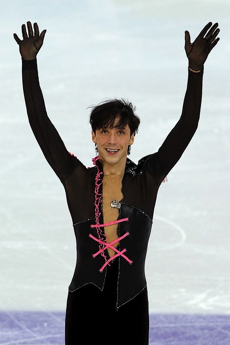 [gallery_main-johnny-weir-calms-with-pledge-for-the-2010-olympics-0218201003.jpg]