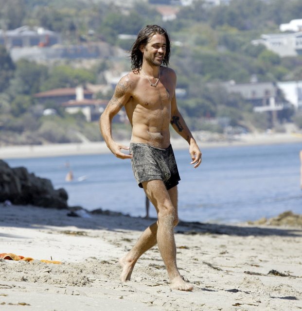 [colin+farrell+costume2.jpg]