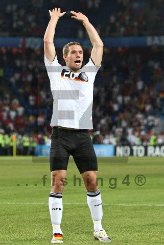 [Poldi(handsup).jpg]