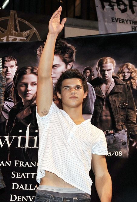 [gallery_main-taylor-lautner-at-paramore-performance-hollywood-highland-17.jpg]