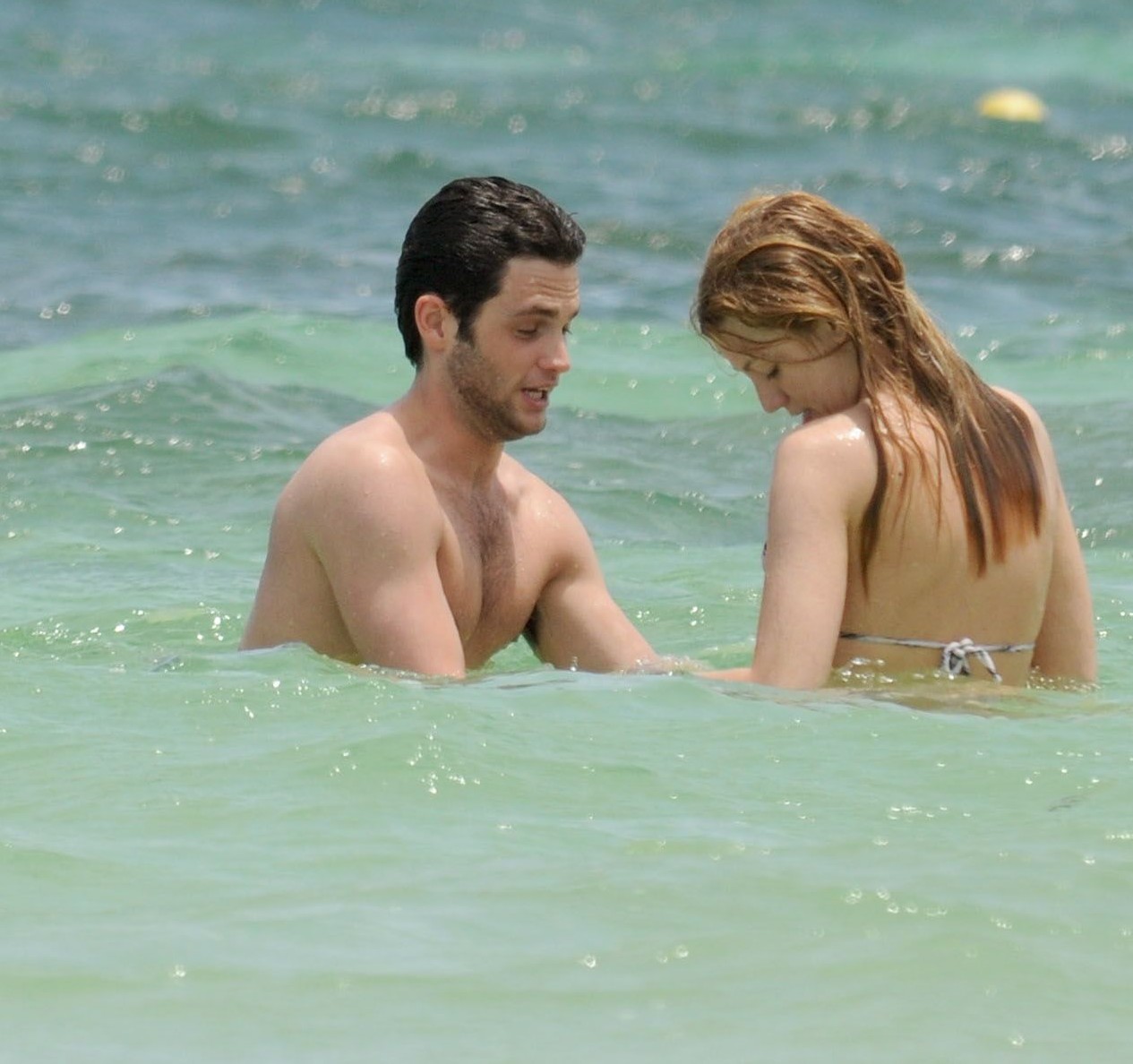 [Penn+Badgely+mare11.jpg]