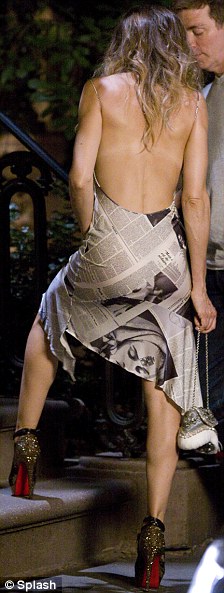 [article-1211346-064BF6AC000005DC-588_224x593.jpg]