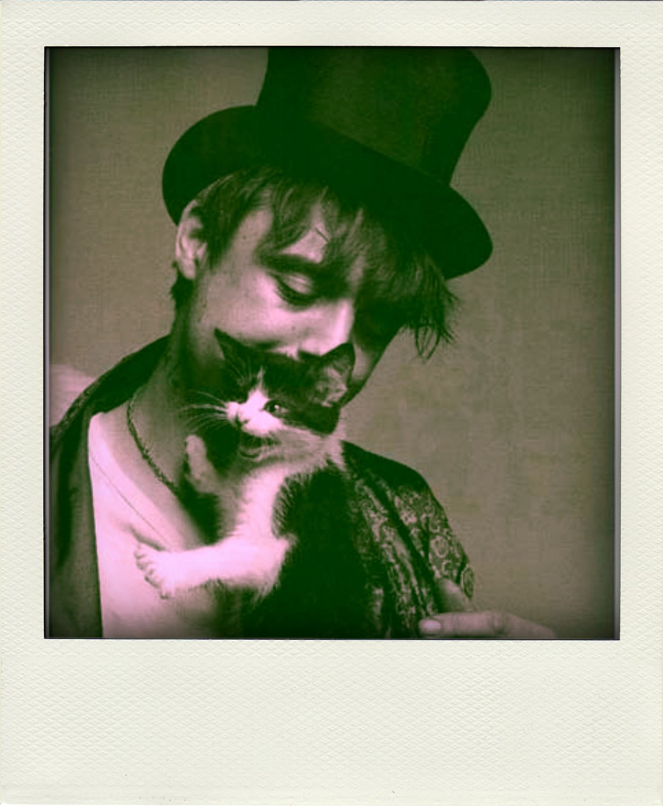 [Pete_Doherty_with_a_cat--large-msg--pola.jpg]