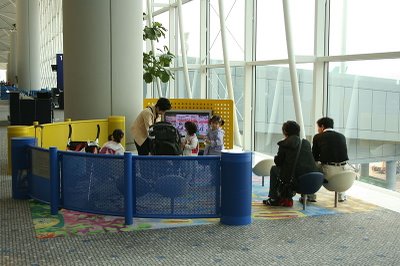 [Hong_Kong_International_Airport_children_facility.JPG]