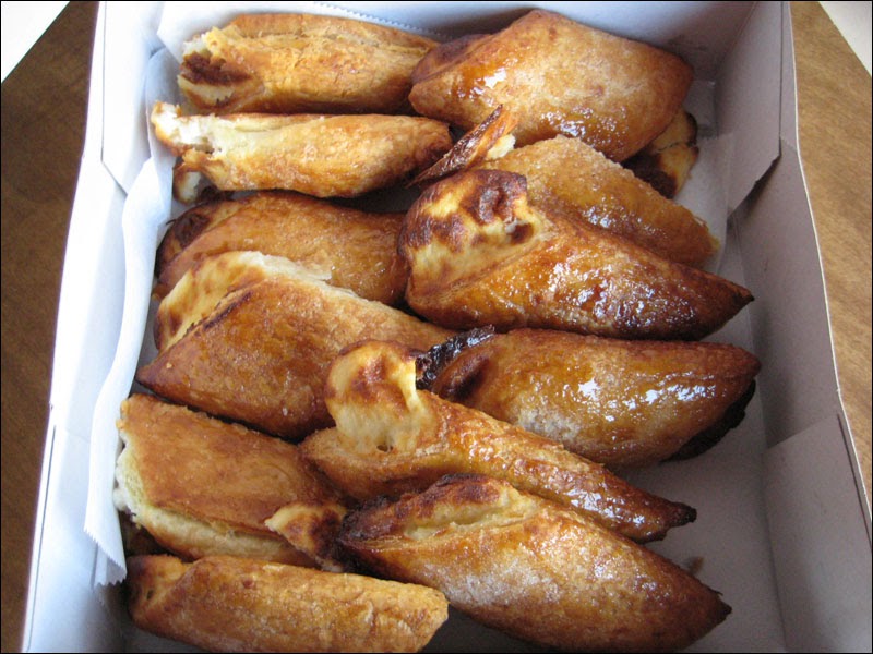 Review Porto's Bakery Cheese Roll Brand Eating