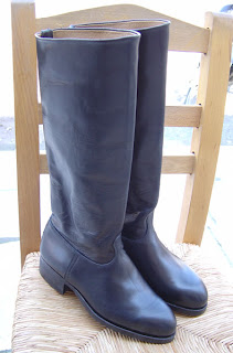 http://3.bp.blogspot.com/_W0XRnnykLqU/S5BygEUEH6I/AAAAAAAAAA8/Rs7dxqtq-GQ/s320/Cretan+boots.jpg