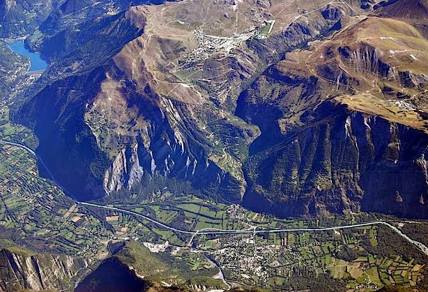 Alpe d'Huez climbs the side