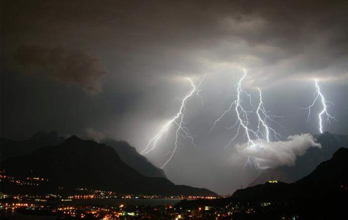 [sslightning_10.jpg]