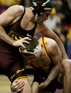 [021008_wrestling_web.jpg]