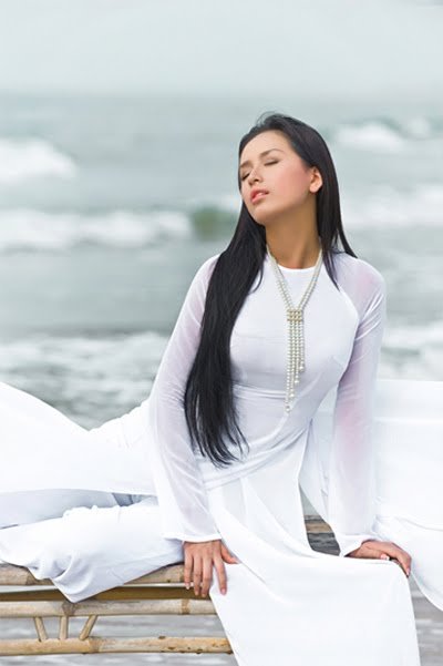 Mai Phuong Thuy in Ao Dai