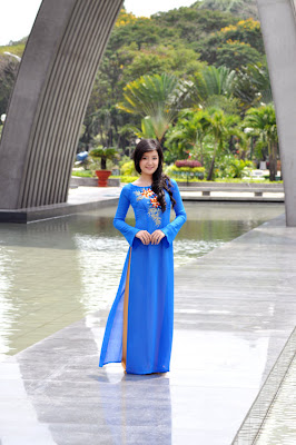 Xuan Mai in Ao Dai