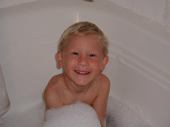 Quinn loves bath time!!