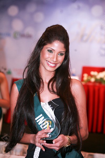 MISS EARTH 2010 Nicole Faria Hot Pics - HOT DESI GIRLS PHOTOS - Famous Celebrity Picture 