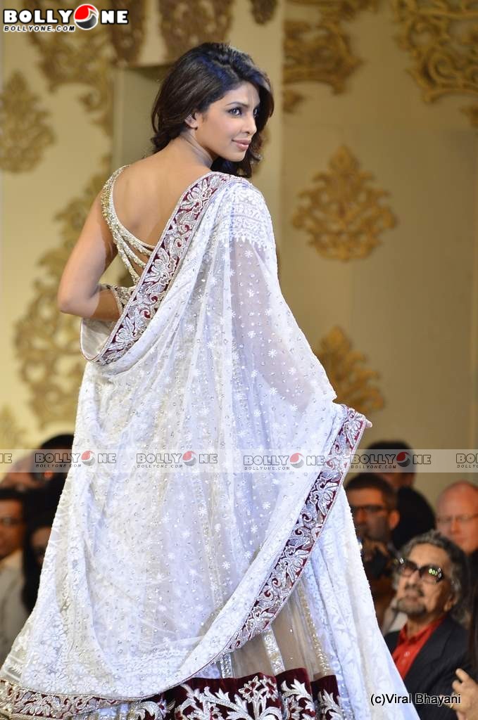 Sexy Priyanka Chopra at Mijwan Fashion show - SEXIEST FASHION SHOWS IN THE WORLD PICS - Famous Celebrity Picture 