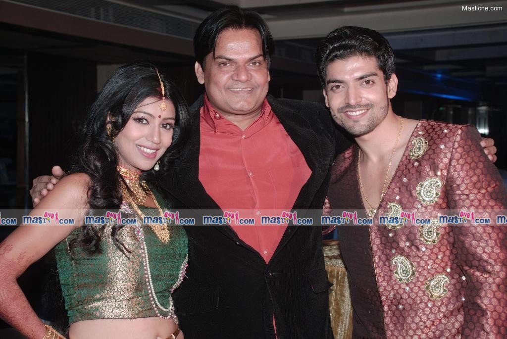 Gurmeet and Debina's wedding reception pictures - SEXY KAREENA PICTURES - Famous Celebrity Picture 