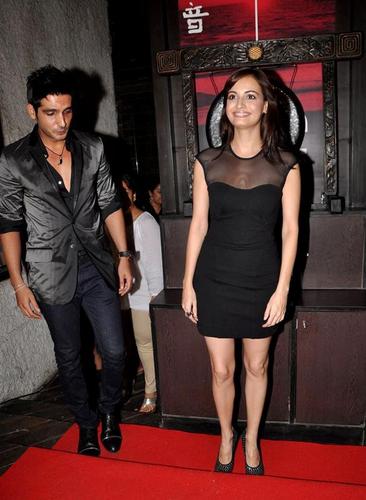 Dia Mirza - Sexy Dia Mirza Spotted in Black Dress with Zayed