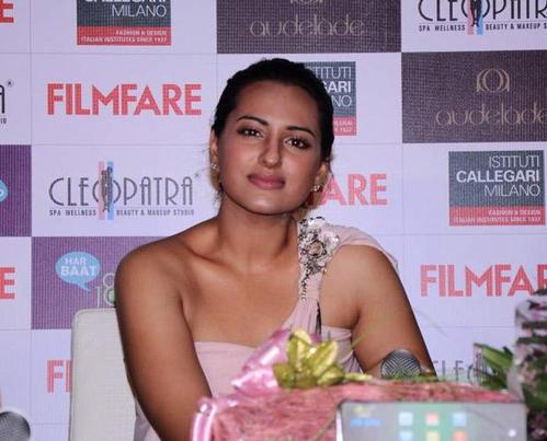  Sonakshi Sinha -  Sonakshi Sinha looking Hot at Filmfare Press Meet