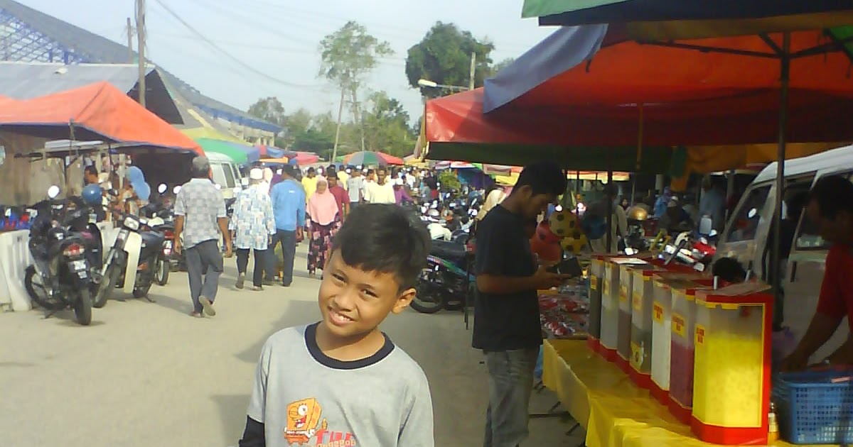 Haziq D�GANU! Colourful Pasar Minggu Manir
