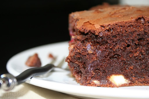 Brownies z malinami i białą czekoladą