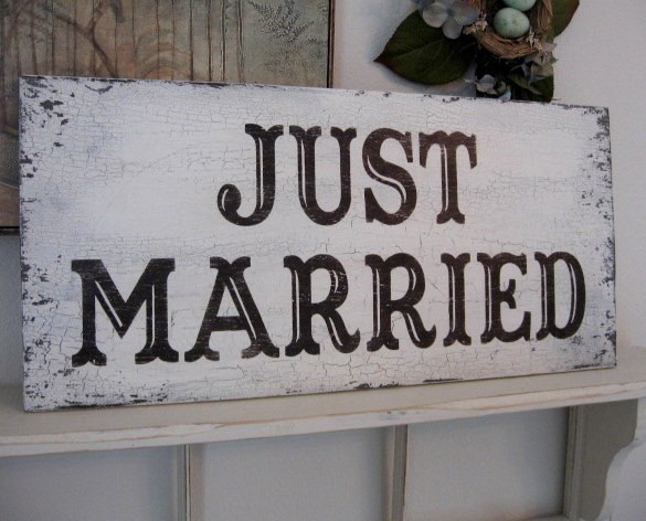 video of the photo shoot with the Just Married vintage wedding sign 