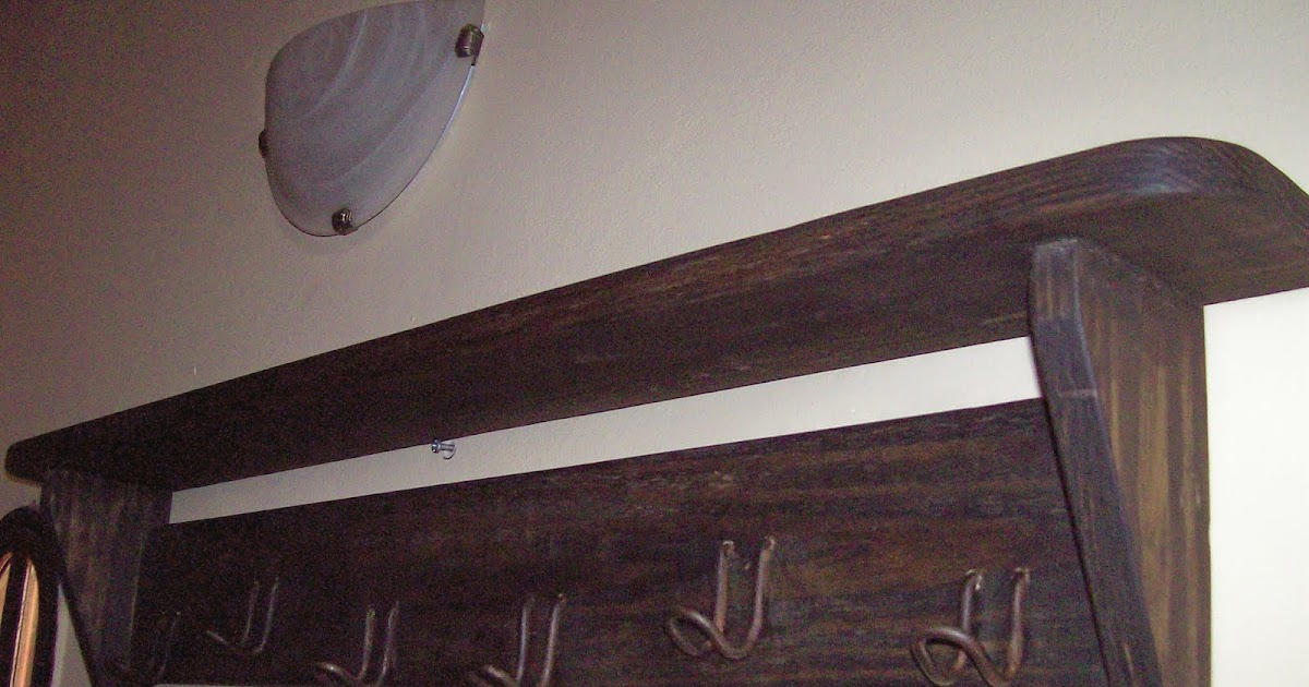 enhierroymadera: Estante perchero de madera.