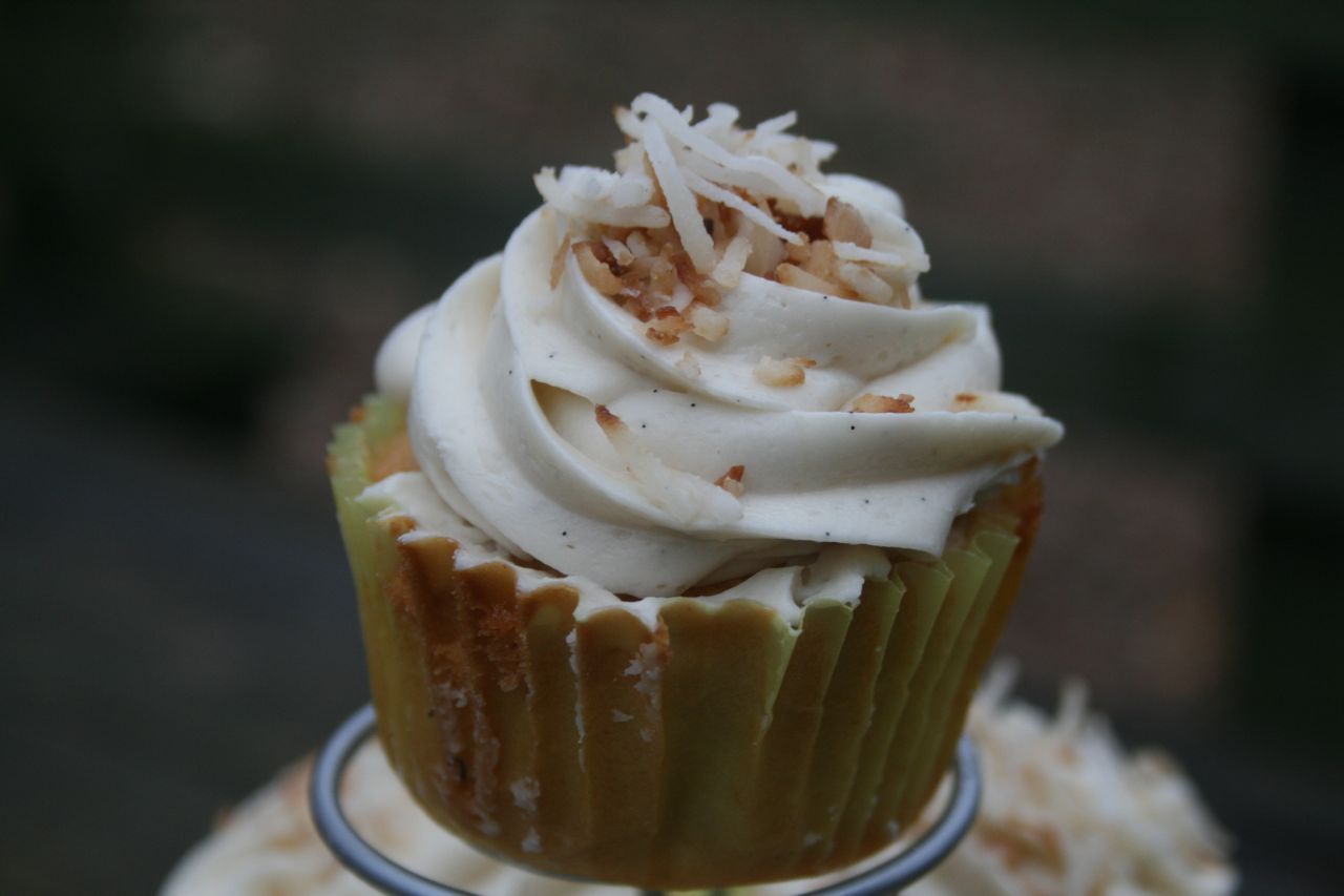 Recipe Shoebox Holiday Baking 26 Coconut Cupcakes and Coconut Frosting