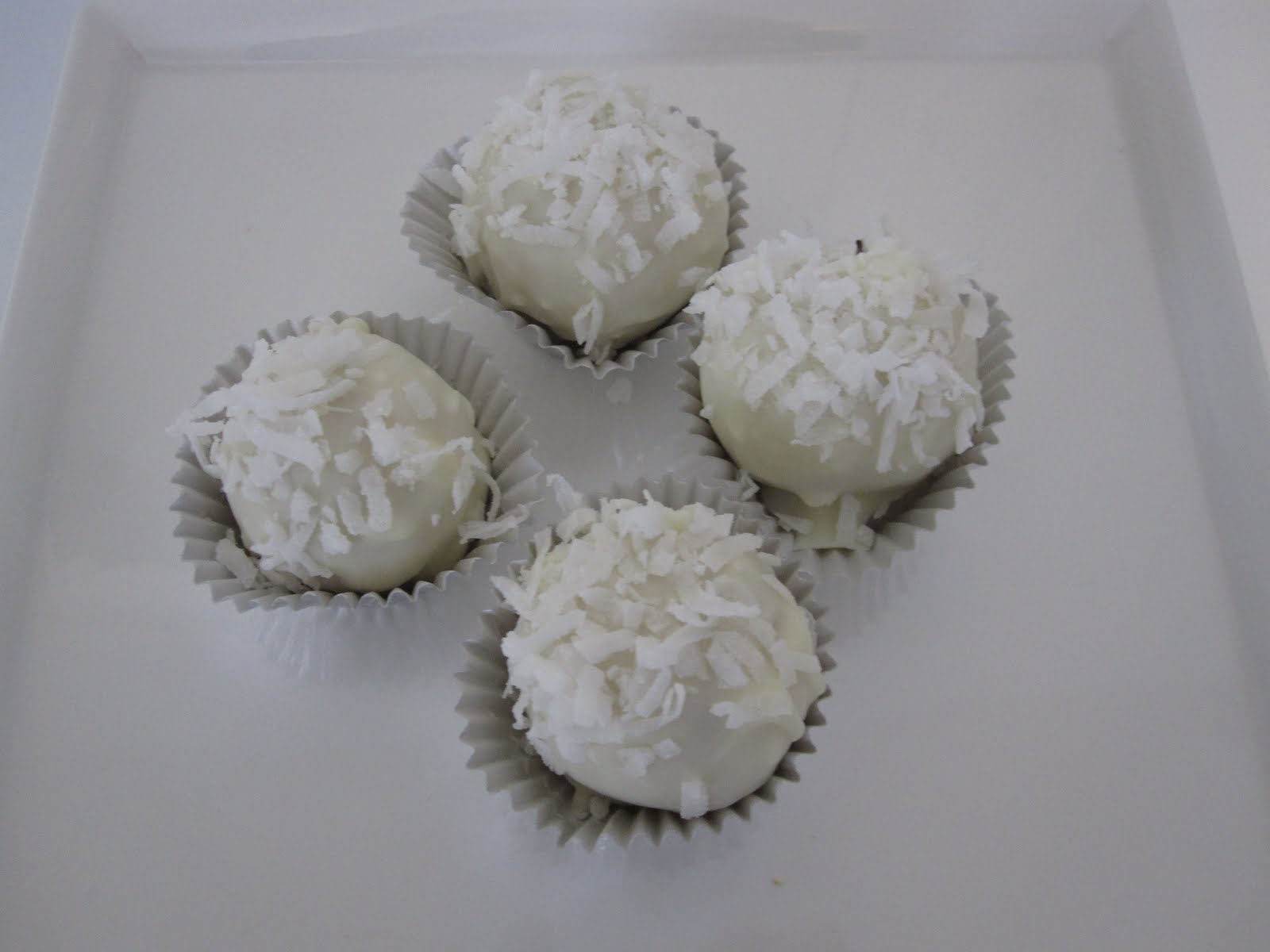 Coconut Cream Cake Pop Tutorial