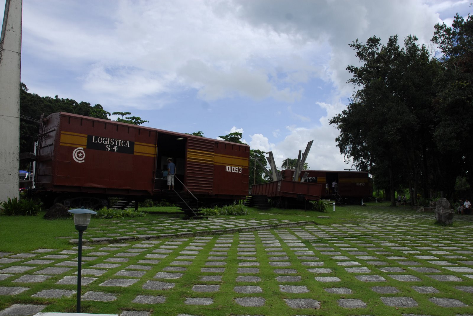 [tren.jpg]