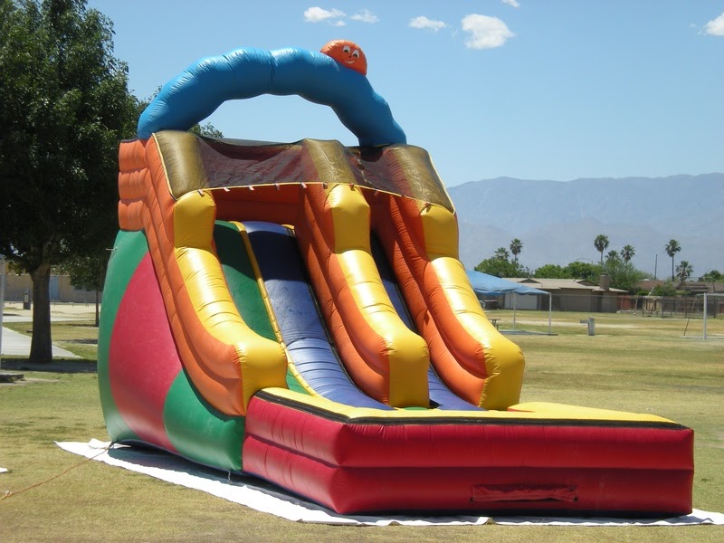 Morales rentals Brincolina de agua por 160 por todo el dia