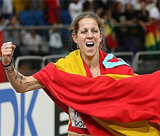 LOS 50 MOMENTOS DEL DEPORTE ESPAÑOL EN 2010 Natalia+Rodr%C3%ADguez+celebra+su+medalla+de+plata+en+Doha.