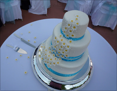 Rachel's Daisy Wedding Cake