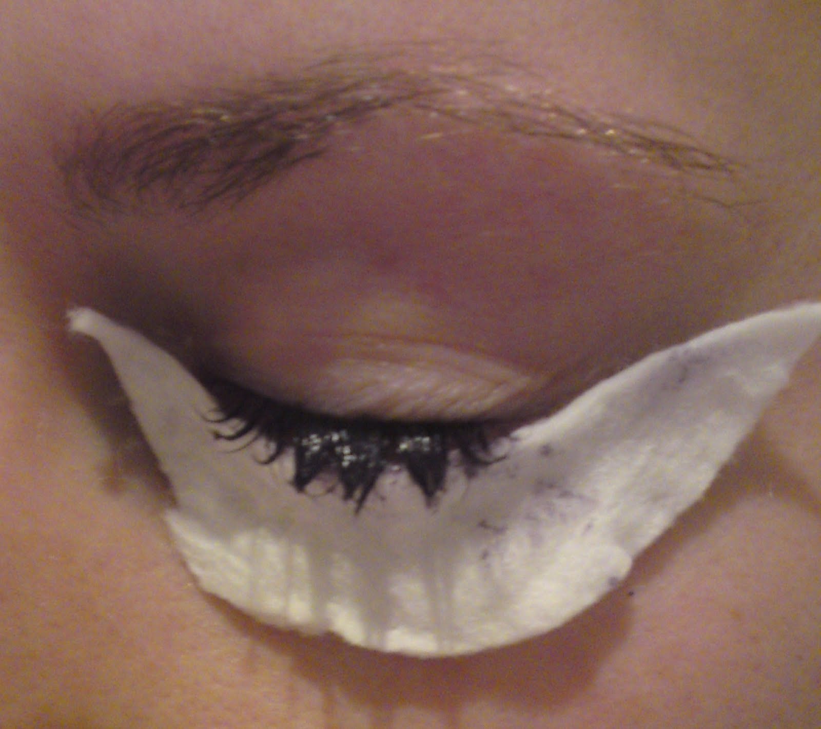 Pint Sized Confessions How to tint your own eyelashes