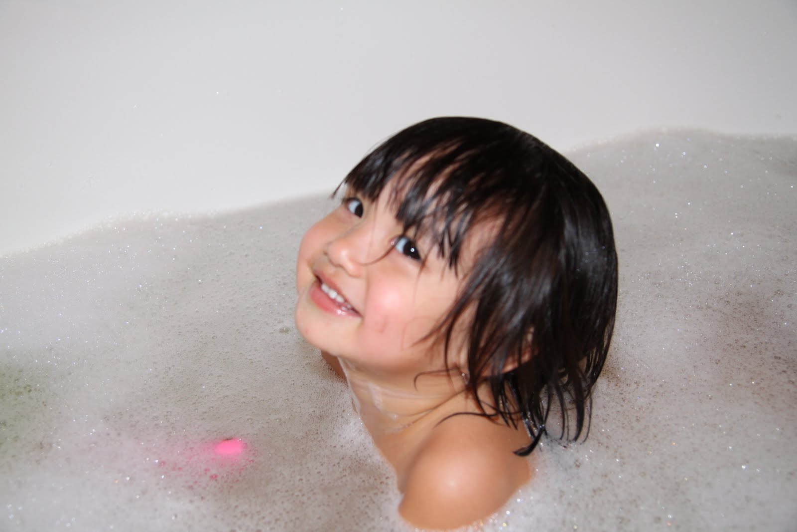 [2009-08-26+-+Bubble+Bath-6.JPG]