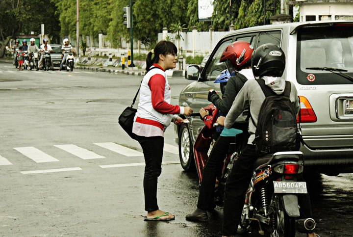 Satu Helm Untuk Satu Anak: Bagi Bagi Stiker Helm Untuk Anak