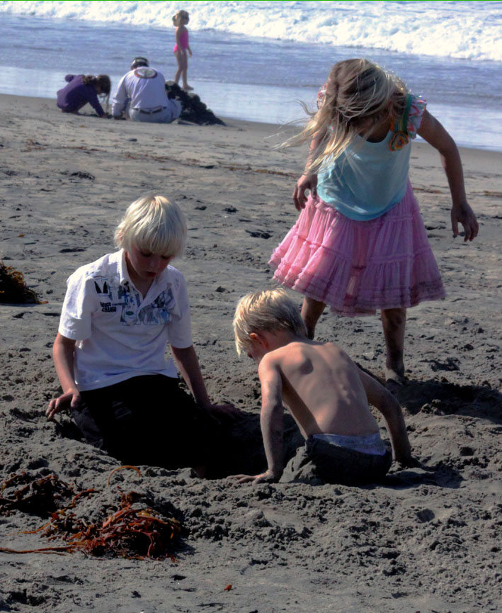 [Beach+Bums.JPG]