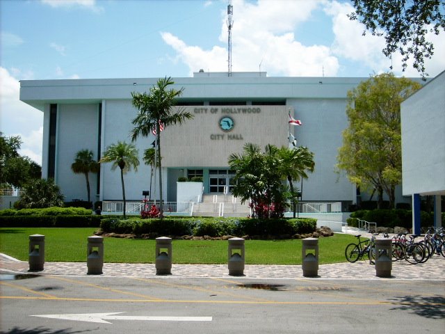 Hollywood (FL) City Hall, east view