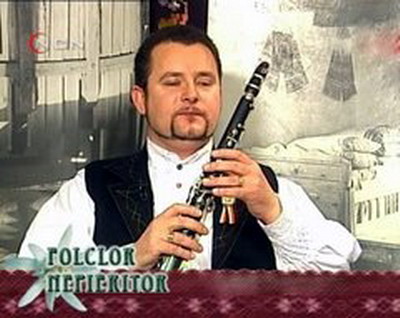 In "Folclor Nepieritor"