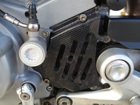 PROTECÇÃO PINHÃO DE ATAQUE (CARBON4US)