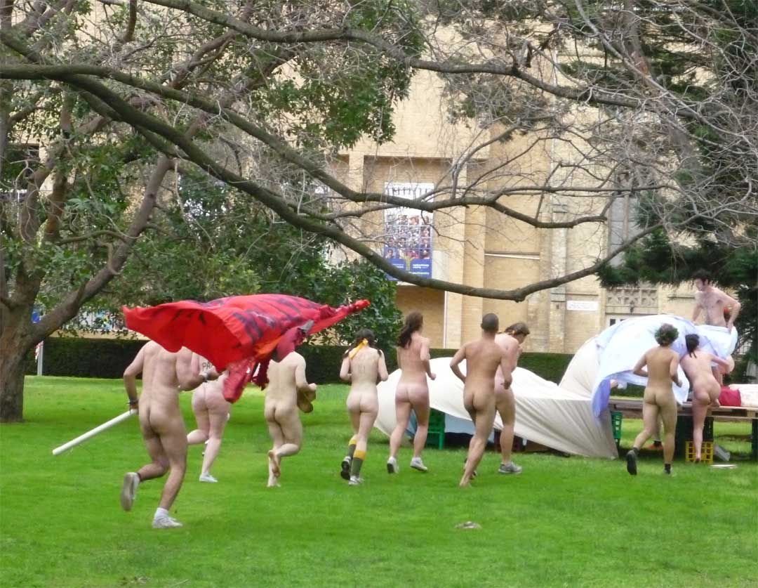 adelaide uni nude Sex som barn