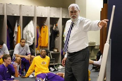 PHIL JACKSON GIVING A QUEST FOR THE RING LESSON
