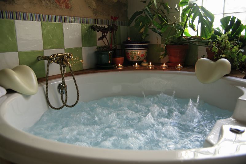 HOTEL CON CHIMENEA Y JACUZZI hotel con chimenea y jacuzzi: