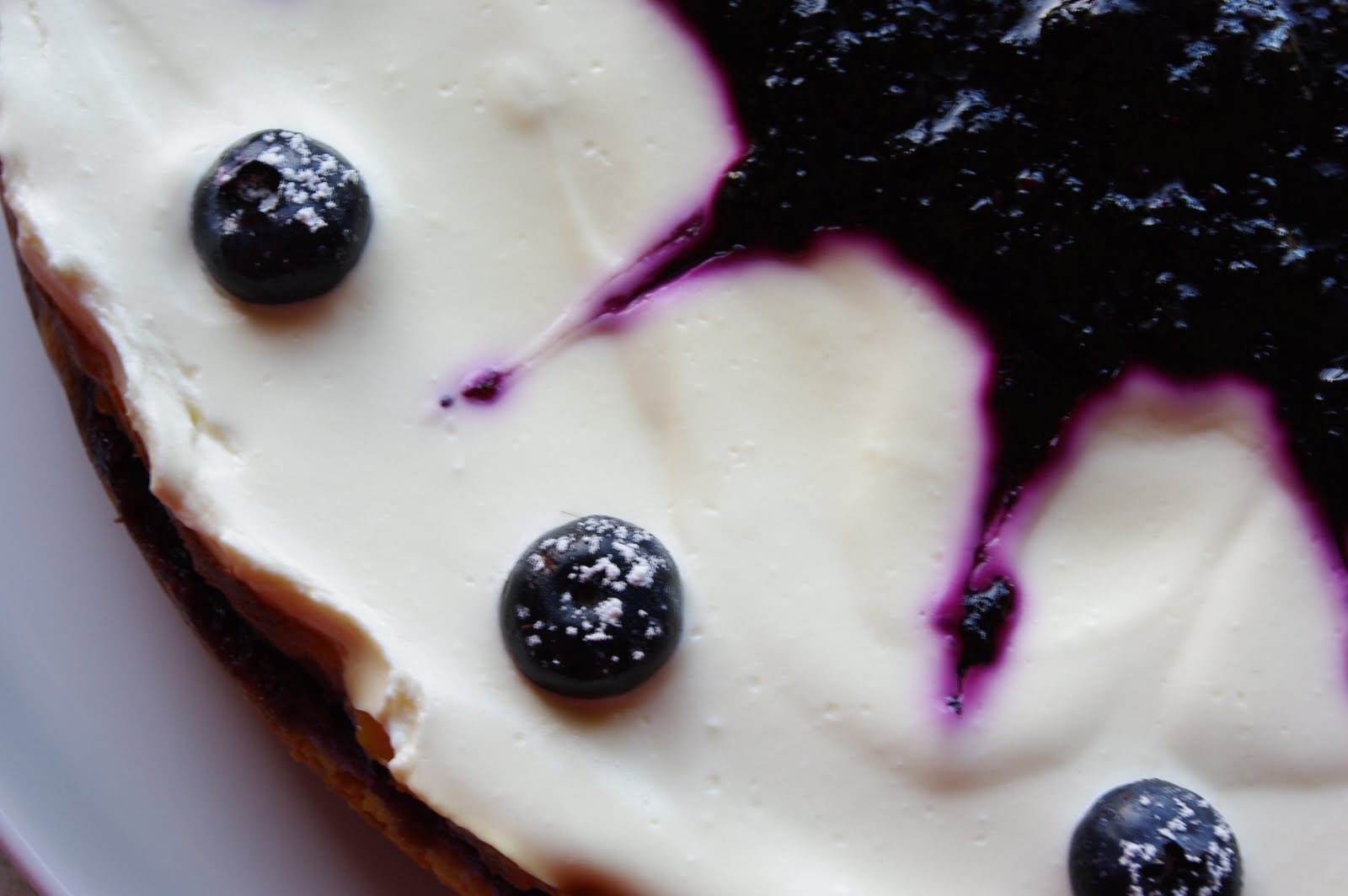 [Mustikamustriline+juustukook+03.JPG]