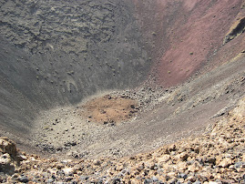Dentro cráter volcán
